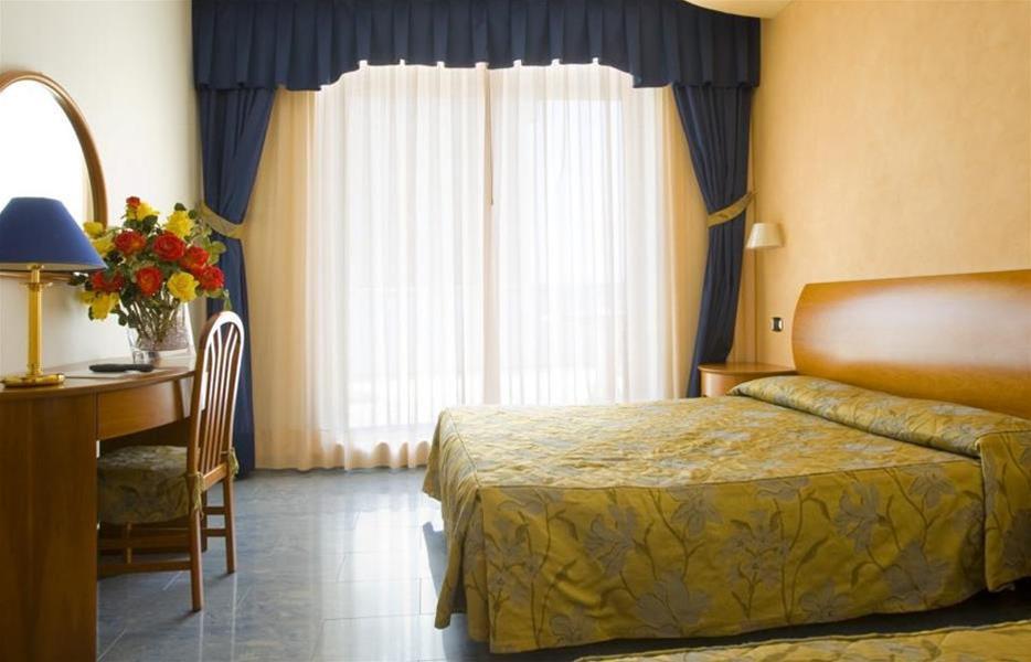 Hotel Parigi Bibione Exterior foto